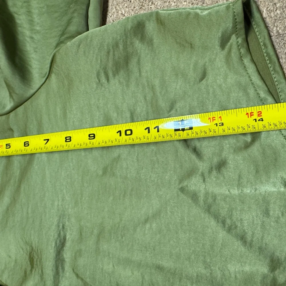 House of Harlow 1960 Cropped Satin Blouse Green Button Long Sleeve Medium N - Picture 10 of 11
